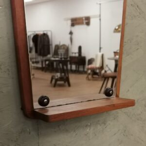 Spiegel vintage design met praktisch plankje